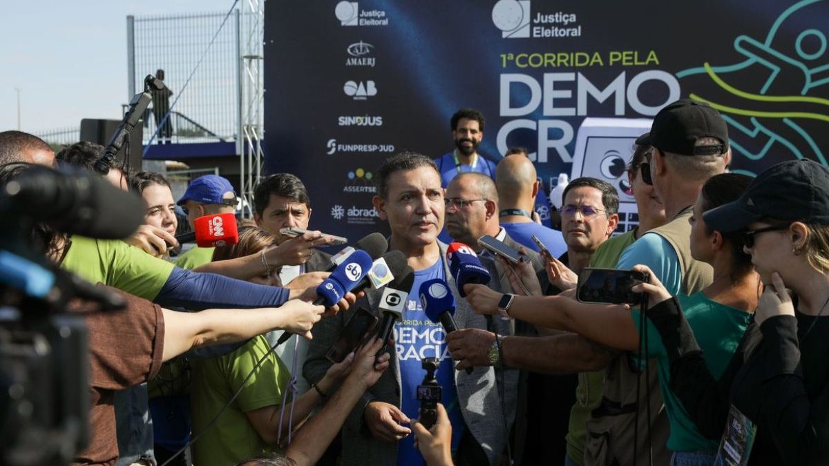 Ministro Nunes Marques defende sistema eletrônico de votação no Brasil: ‘Tentativa de dar transparência’