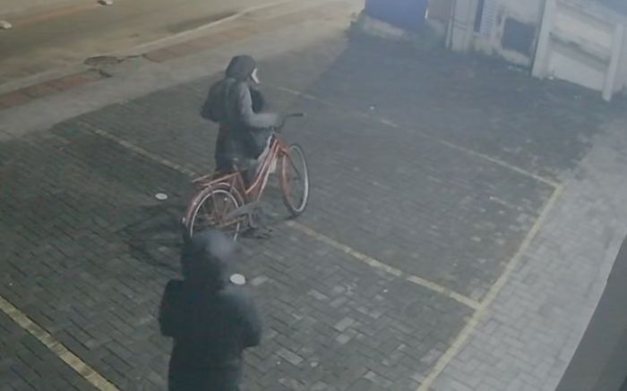 Ladrões arrombam e furtam loja de doces em Navegantes