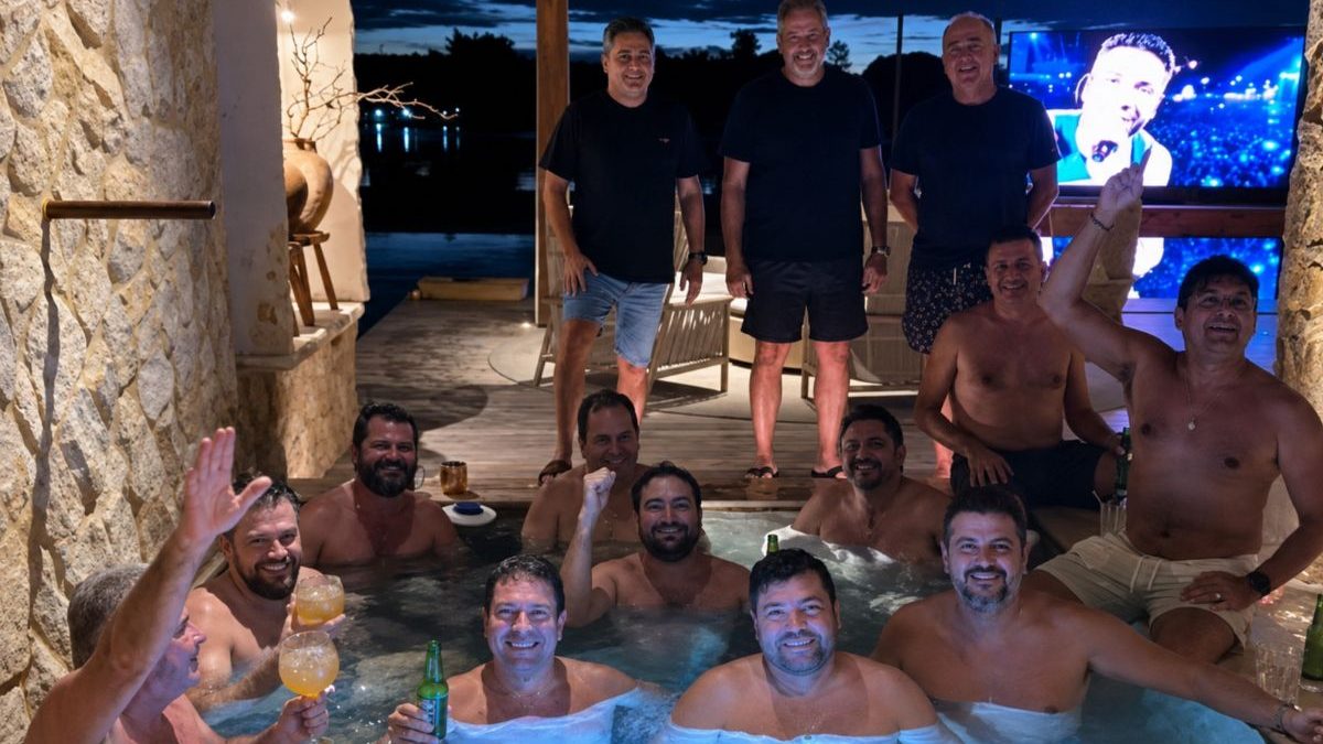 Senador quebra o silêncio sobre foto vazada com alvo do INSS em piscina: ‘Grupo excelente’