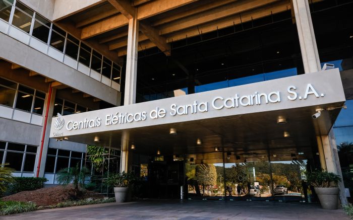 Celesc abre concurso com salários de até R$ 6,9 mil em SC
