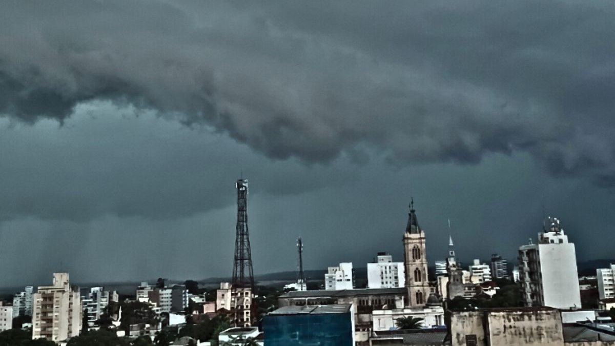 Após tornados, Sul já tem data marcada para nova 'chuvarada'; saiba onde a frente fria traz temporais com até 115 mm