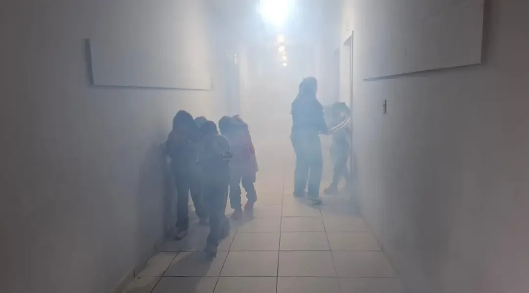 Defesa Civil realiza simulação de incêndio na escola de Brusque