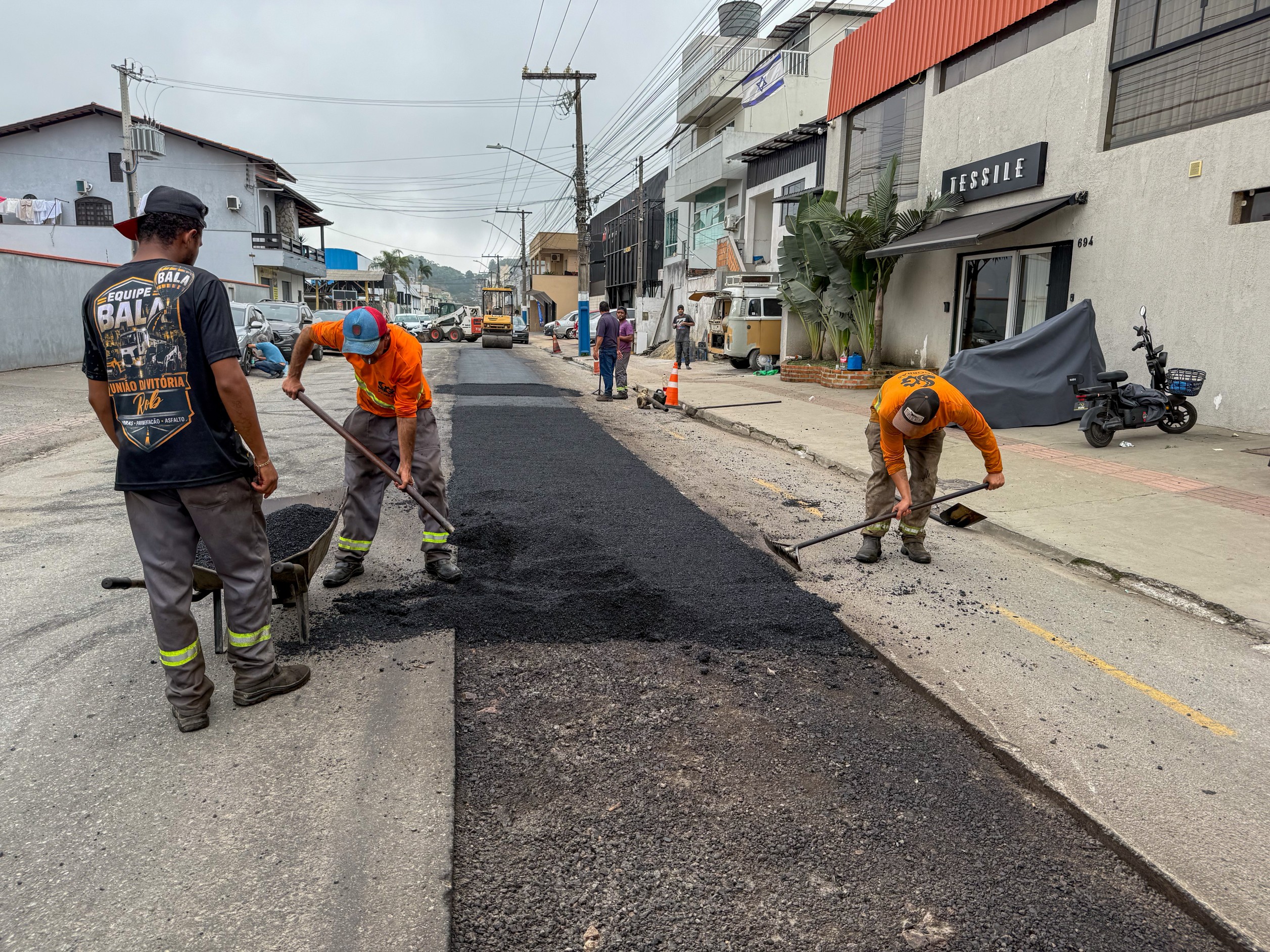 Operação tapa-buraco ultrapassa 2,1 mil m² de asfalto recuperado em Balneário Camboriú