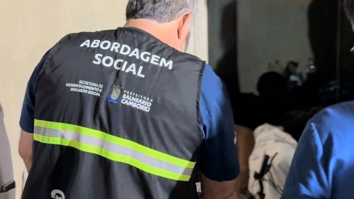 Internações voluntárias e ‘de volta pra casa’ ajudam cidade de SC a reduzir em 53% atendimentos a pessoas em situação de rua