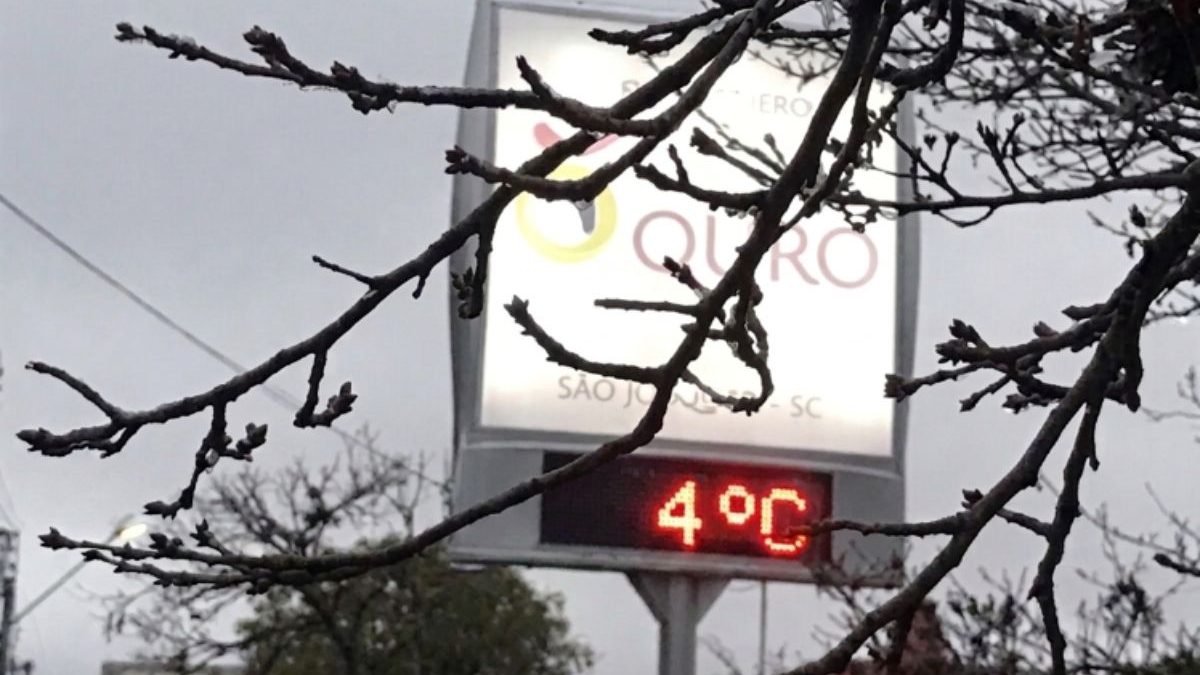 Frio intenso volta à Florianpópolis com mínimas de 9ºC e acende alerta para riscos de hipotermia e doenças respiratórias