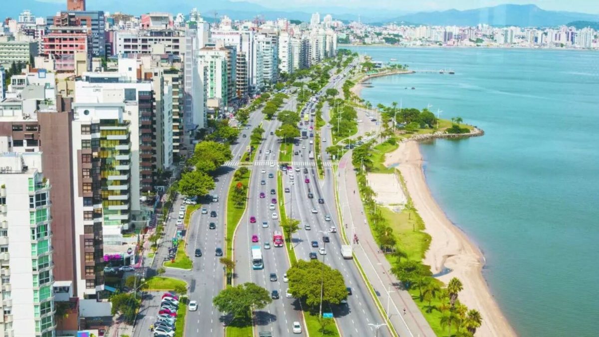 Poluição crônica da Beira-Mar Norte faz prefeitura de Florianópolis e Casan serem investigadas por esgotamento irregular