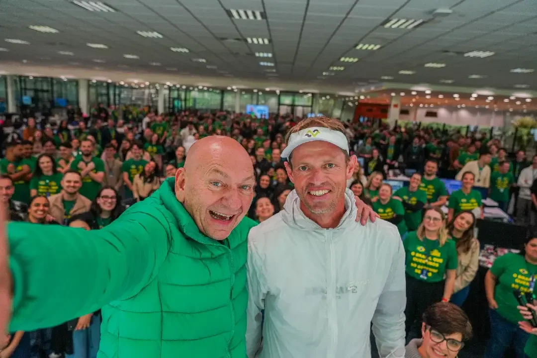Luciano Hang recebe ultramaratonista que percorreu dois mil quilômetros em 30 dias