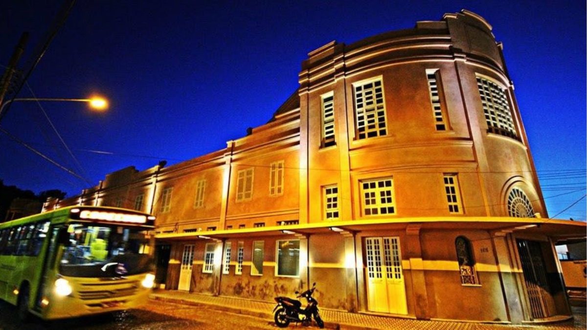 Cidade natal de Anita Garibaldi preserva cinema de rua com 75 anos de história e arquitetura de tirar o fôlego em SC