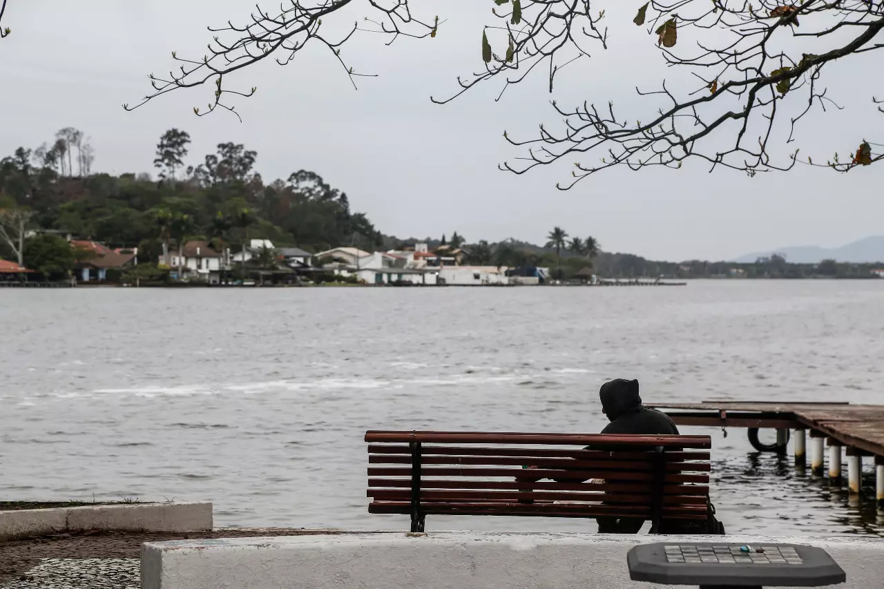 Termômetros de SC em 1,2°C abrem caminho para semana de frio, tempestade e granizo em todo o estado
