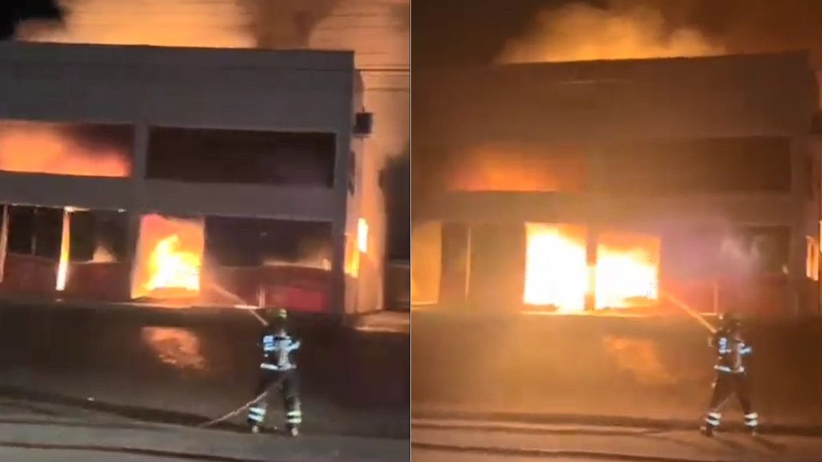 VÍDEO: Fábrica de salgadinhos é tomada por incêndio durante madrugada e avenida é interditada em SC