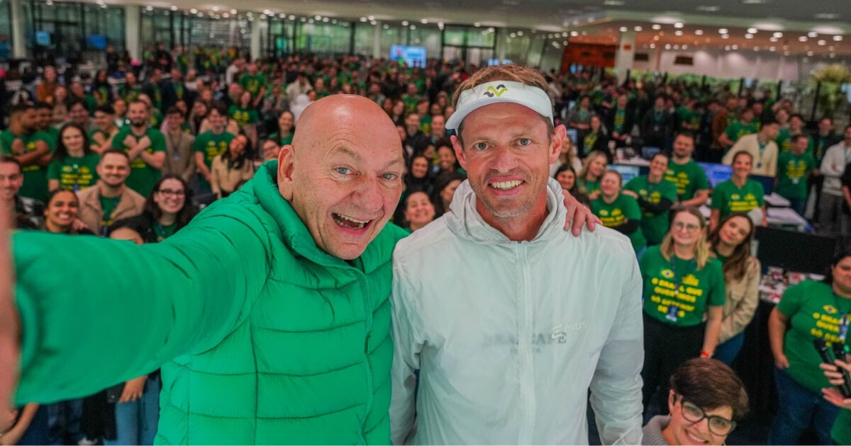 Luciano Hang recebe ultramaratonista que percorreu 2 mil km por SC e visitou 27 lojas da Havan