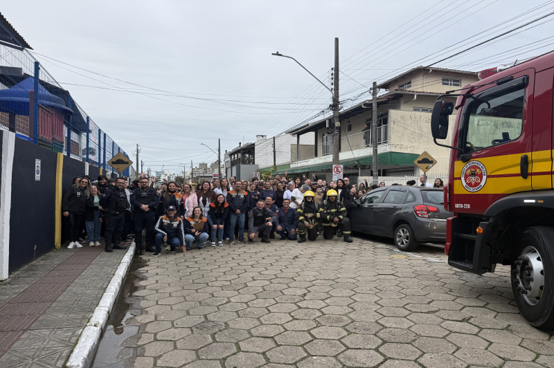 Defesa Civil realiza simulado de incêndio em escola municipal de Itajaí