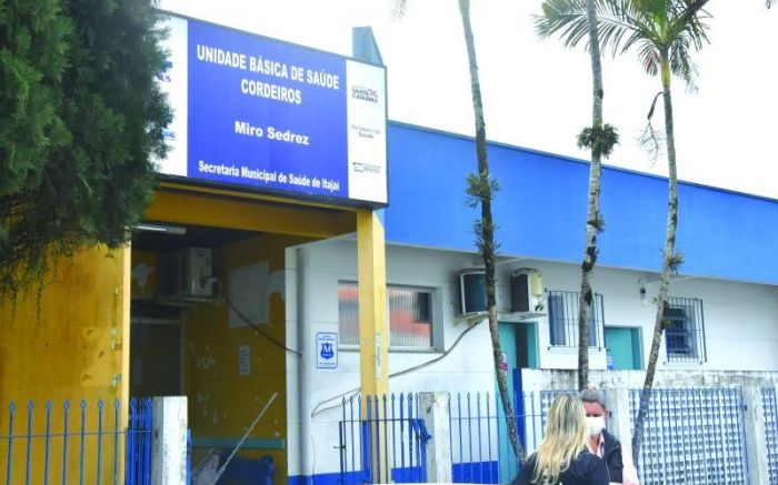 Mãe denuncia espera de um ano e meio por consulta para filha com doença grave
