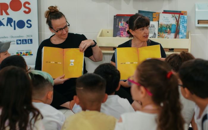 Sopros Literários leva histórias e novos livros às escolas de Itajaí