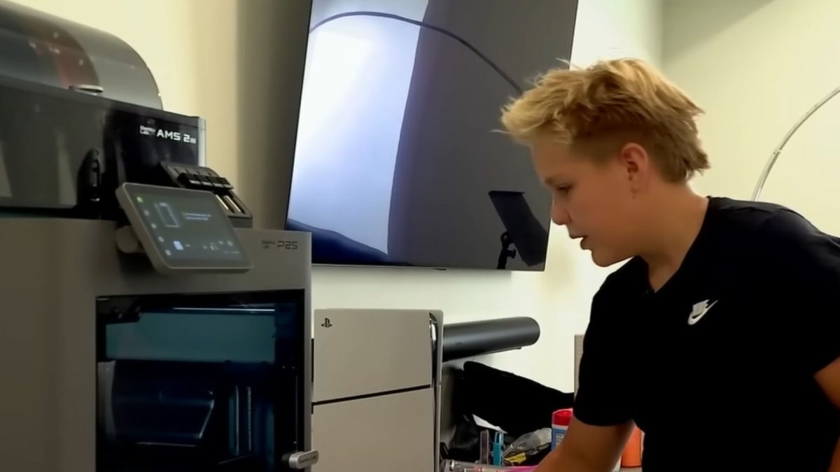 Cadeira de rodas fez um garoto de 13 anos passar quase 300 horas diante de uma impressora 3D, mas o motivo do projeto é o que chama atenção