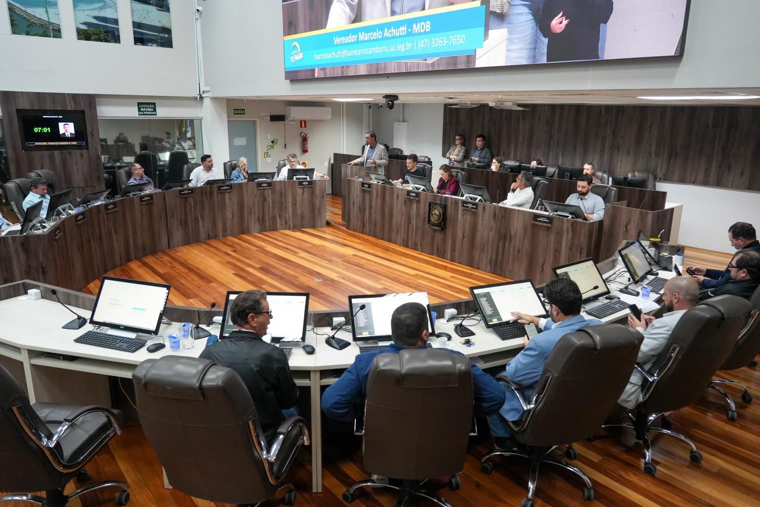 Venda de imóveis públicos e R$ 750 mil para o esporte estão na pauta da Câmara nesta terça-feira