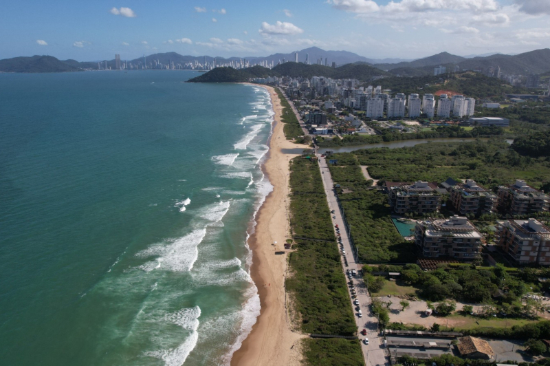 Município de Itajaí formaliza com APROBRAVA termos para projetos de seis obras na Praia Brava
