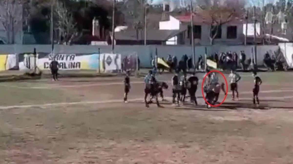 Jogador é preso na Argentina após agressão que levou árbitro para o hospital