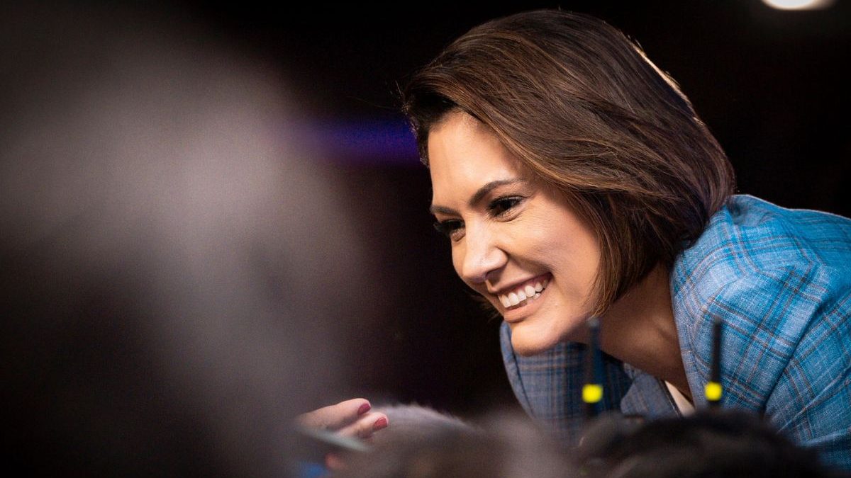 'Nós nos abraçamos': Michelle Bolsonaro fala sobre encontro com Flávio Bolsonaro depois de crise