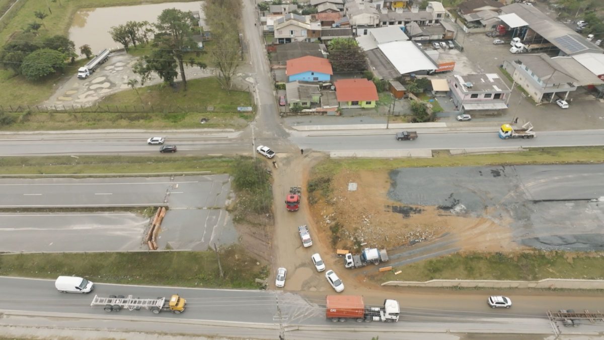 Obra de viaduto altera rotas na BR-470 em cidade de SC com interdição definitiva nesta quarta