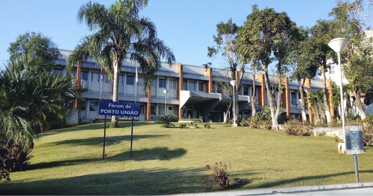 Marido registra filha que teve com a amante como se fosse da esposa e caso vai parar na Justiça em SC