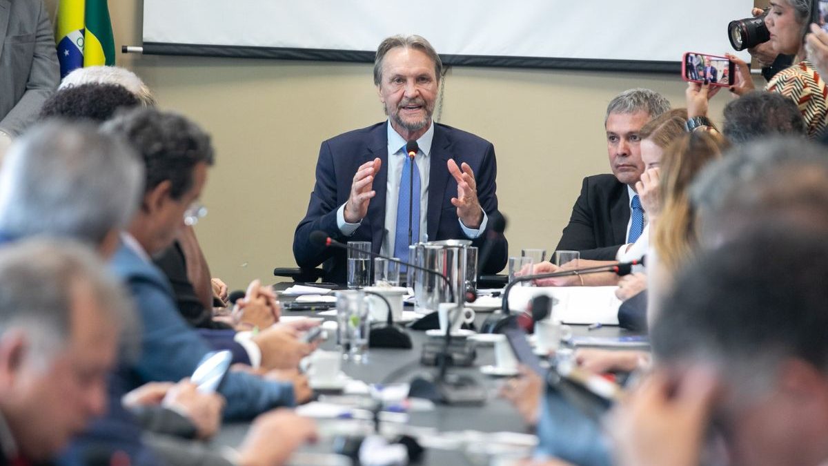 Pedro Uczai vai para hospital investigar causas de desmaio súbito durante reunião de líderes na Câmara dos Deputados