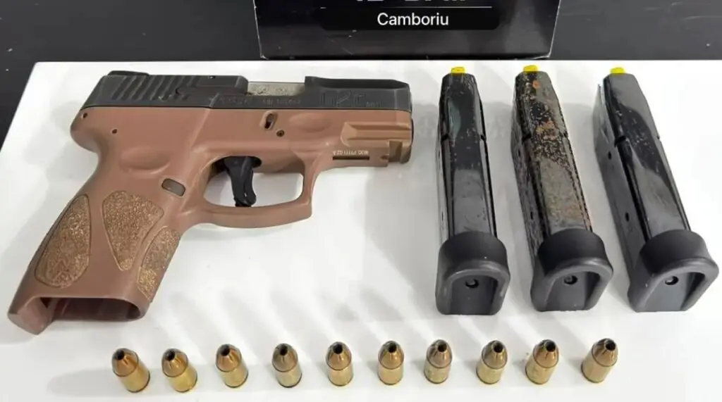 Homem é preso após ameaçar irmão e ser flagrado com pistola