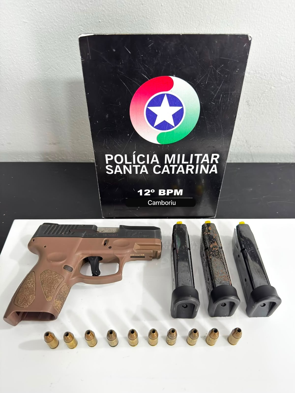Homem é preso por ameaça, agressão e posse ilegal de arma de Camboriú |