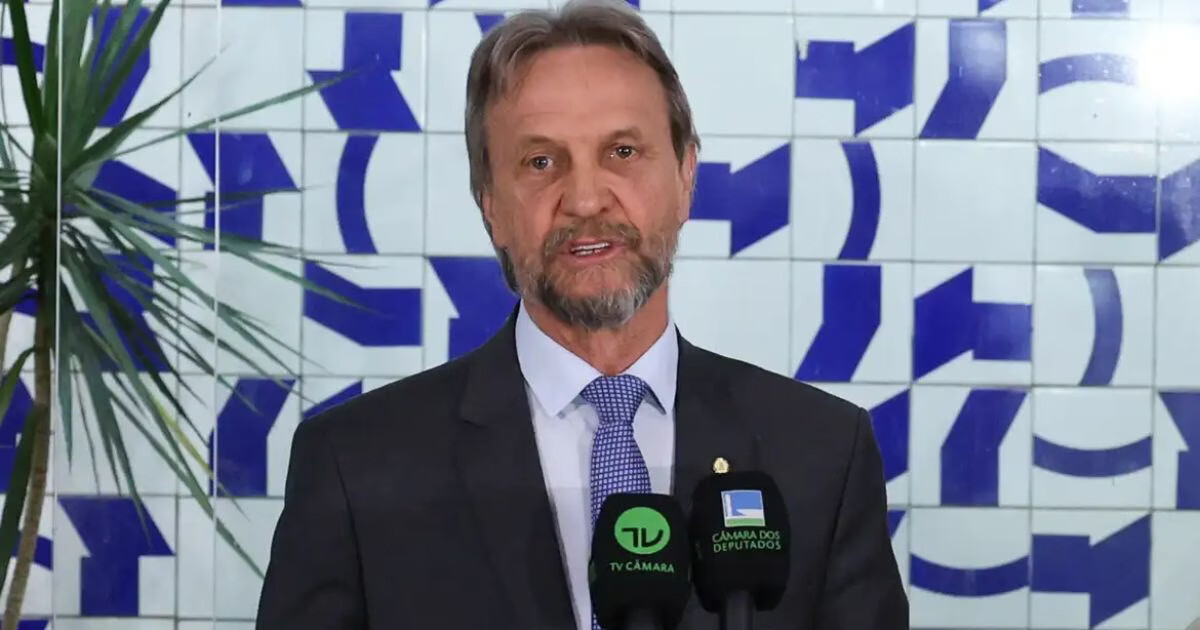 Líder do PT na Câmara, deputado catarinense sofre AVC durante reunião; votações são suspensas