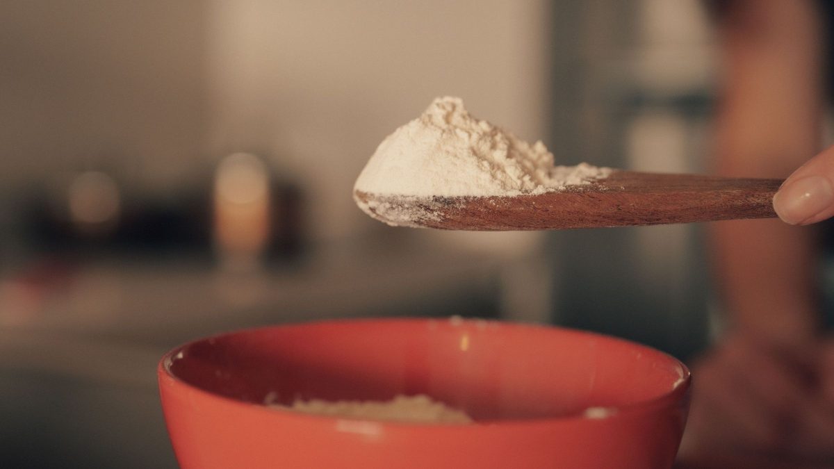 Anvisa faz alerta e determina prazo crucial para empresas de alimentos; descumprimento pode proibir vendas no país