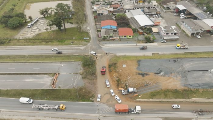 Fechamento de retorno na BR 470 muda trânsito em Navegantes