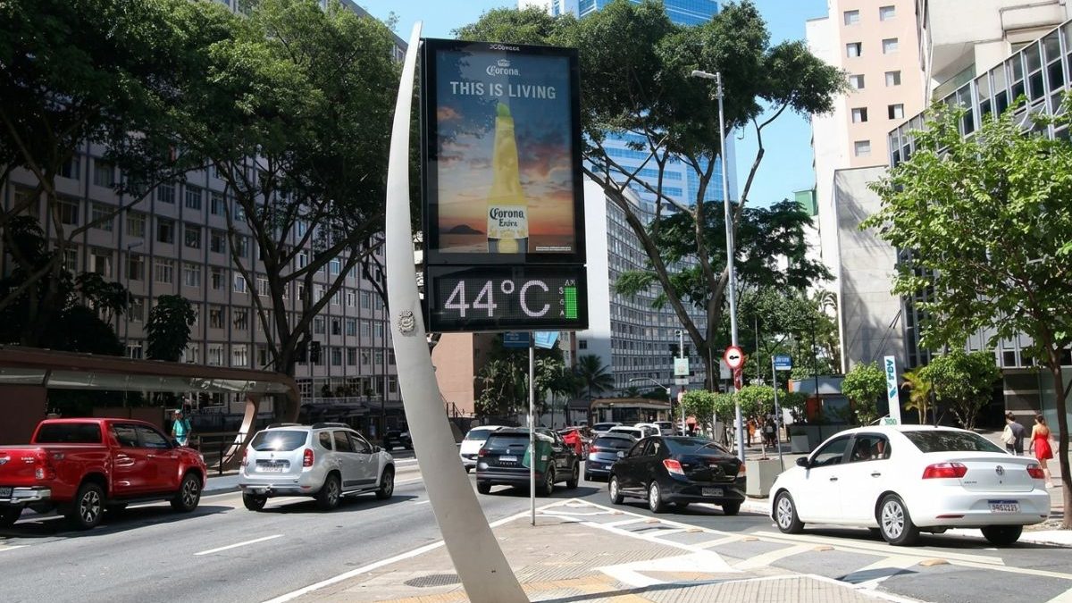 ‘Veranico’ fora de época chega ao Brasil com calor de até 44°C nas 5 regiões; veja a previsão