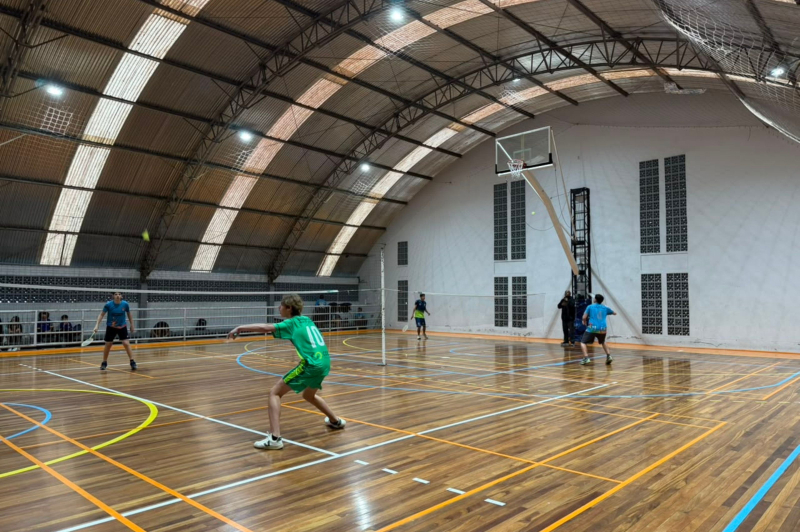 Badminton reúne estudantes no JEI 2026