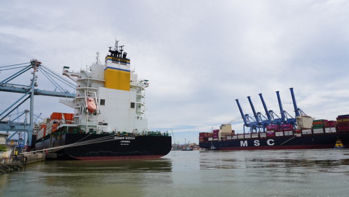 Marinha amplia folga de quilha após perda de profundidade no canal portuário