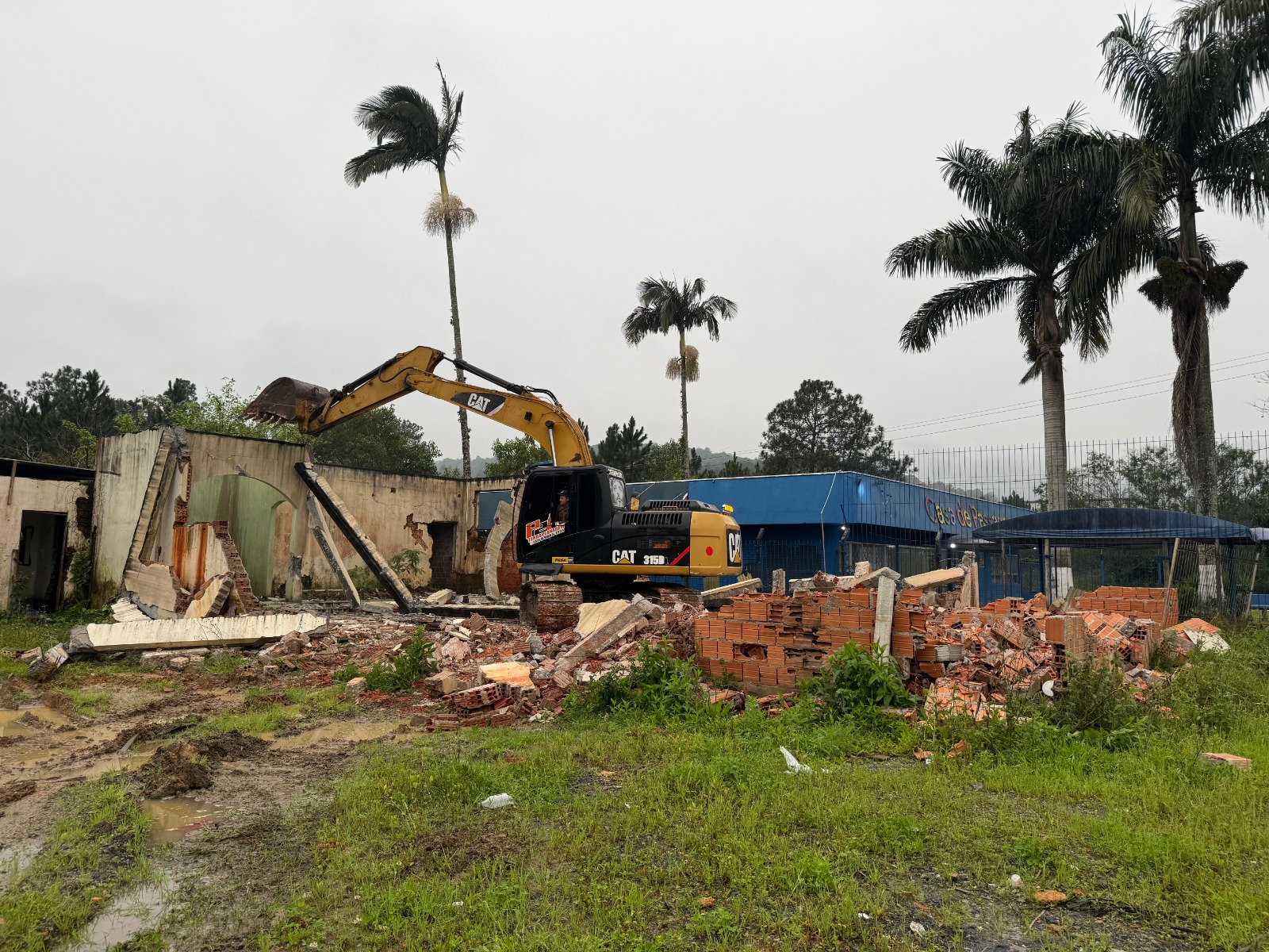 Casa de Passagem: terreno começa a ser preparado para receber nova edificação