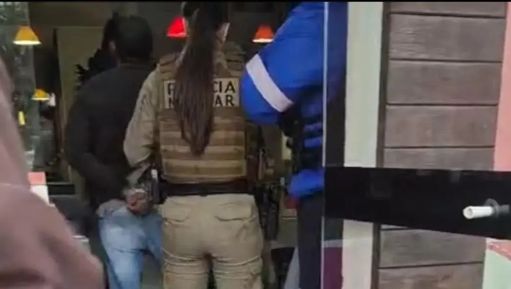Mulher é esfaqueada pelo ex-companheiro dentro do local de trabalho