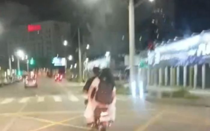 Vídeo flagra patinete na faixa exclusiva de ônibus
