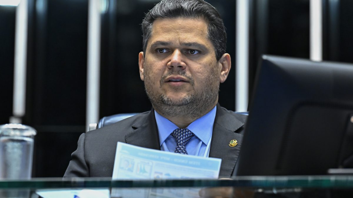 'O que falta é pautar': MDB une bancada para aumentar a pressão pelo fim da escala 6x1