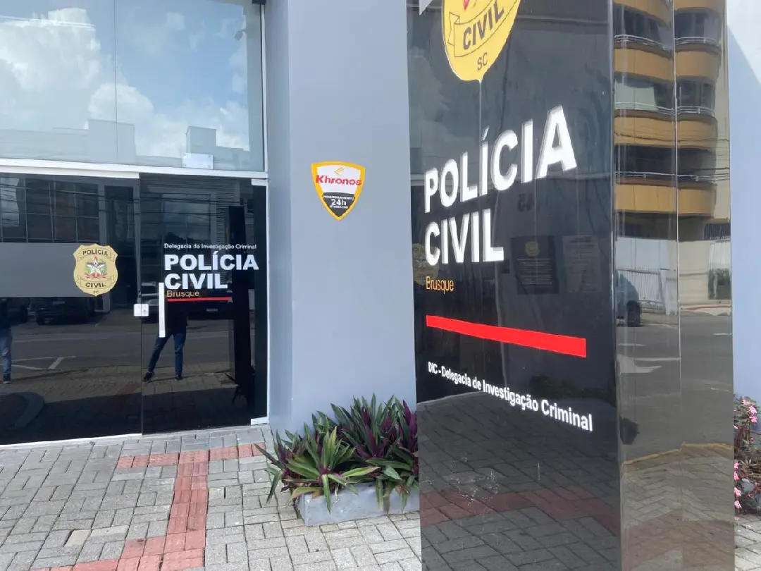 Operação contra tentativa de homicídio apreende drogas em Brusque