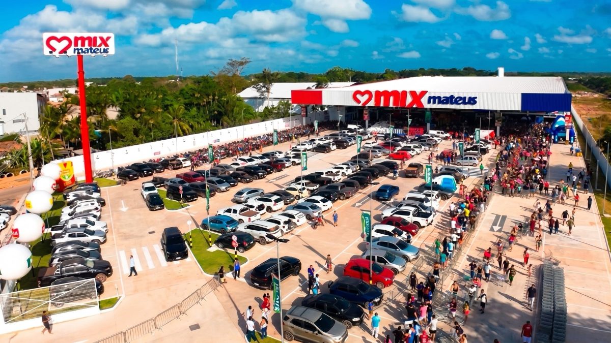 Após fechar 28 lojas e demitir 6,6 mil funcionários no Brasil, gigante dos supermercados inaugura nova loja de atacarejo número 282