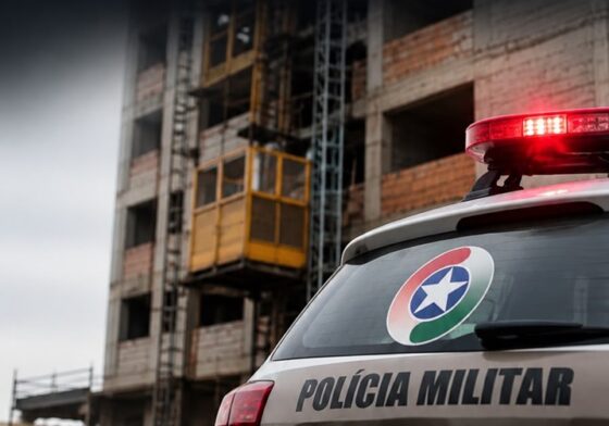 Elevador usado por trabalhadores cai cerca de 8 metros em obra e deixa um morto em Camboriú