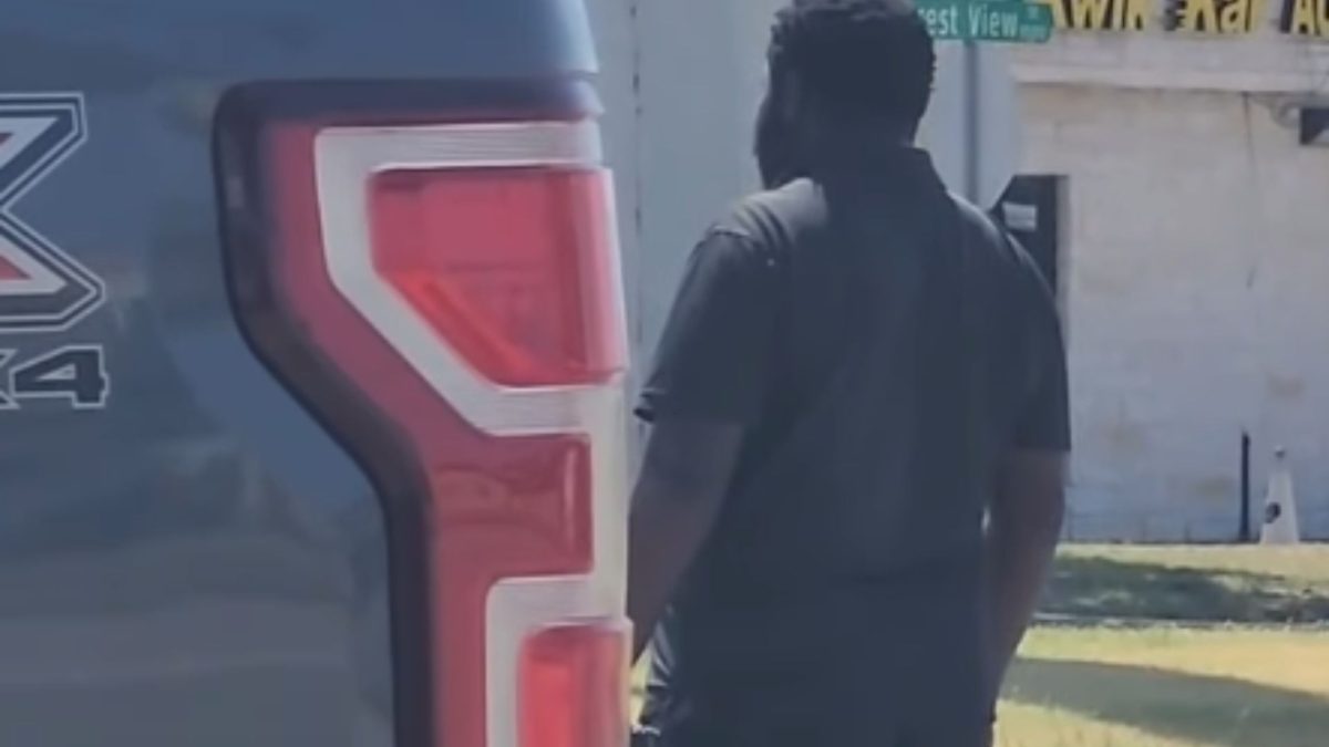 Homem passa 10 anos sem contato com a família e é encontrado vagando pelas ruas, até que uma desconhecida decide descobrir quem ele é