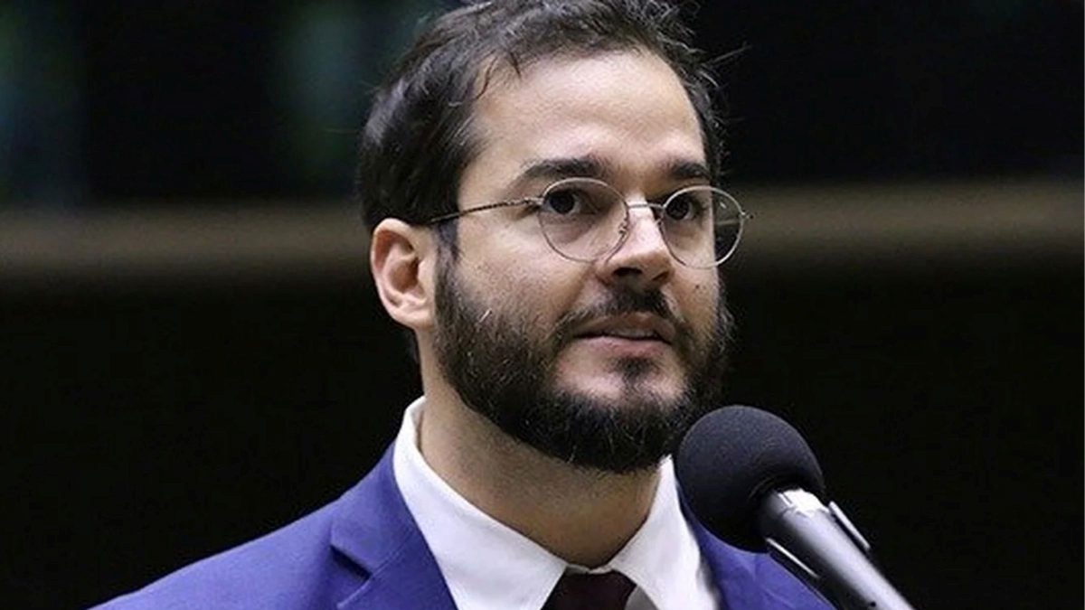 Após rumores de desistência, Túlio Gadêlha ‘quebra o silêncio’ e confirma candidatura ao Senado