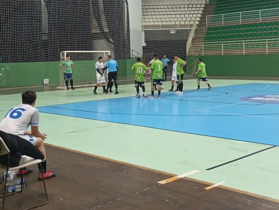 Comunitários entra na reta decisiva com rodada de futsal, futebol suíço e finais do dominó