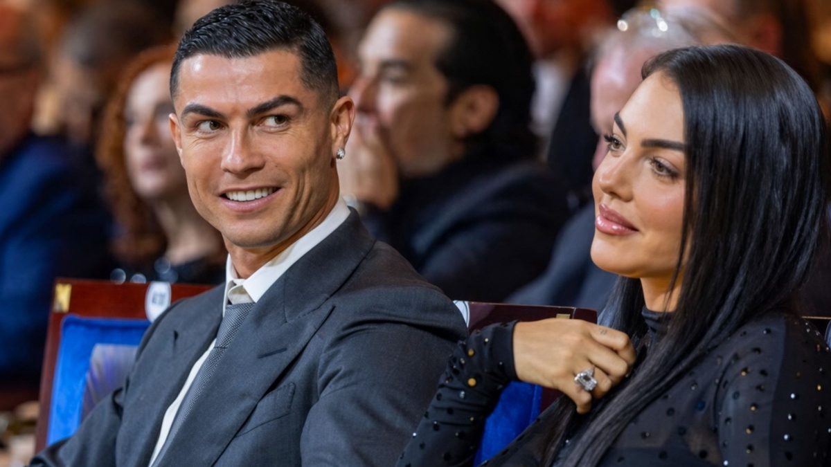 Cristiano Ronaldo muda o cabelo após casamento e web reage: ‘Crise da meia-idade’