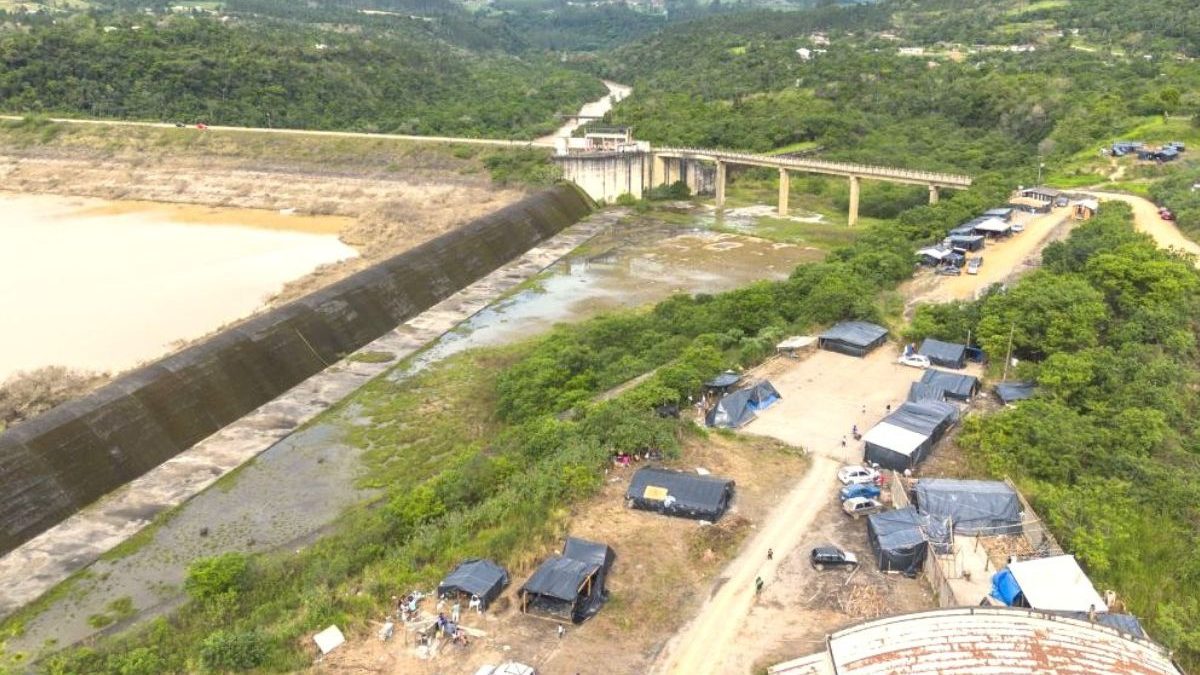 Justiça Federal determina desocupação da comunidade indígena na maior barragem de SC e a retomada das obras de recuperação