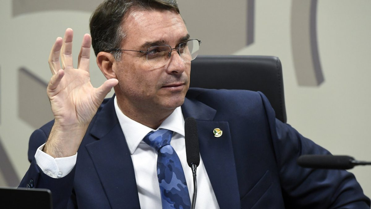 Flávio diz que assessores acreditaram que e-mails do Missão sobre filiação eram spam