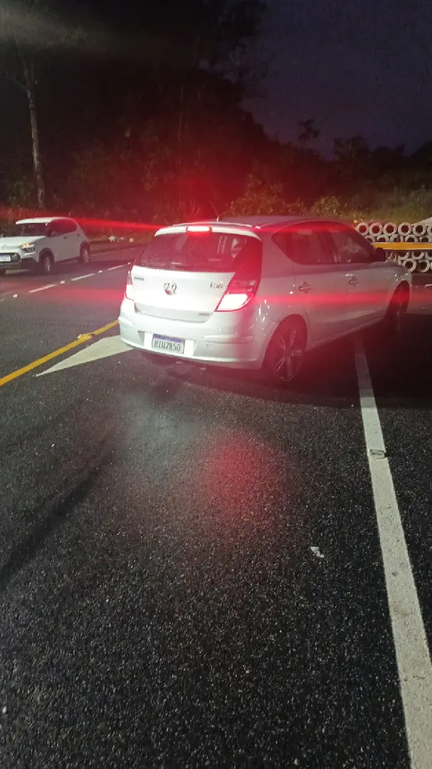 (VÍDEO) Carro é encontrado abandonado com chave na ignição na Nova Beira-Rio