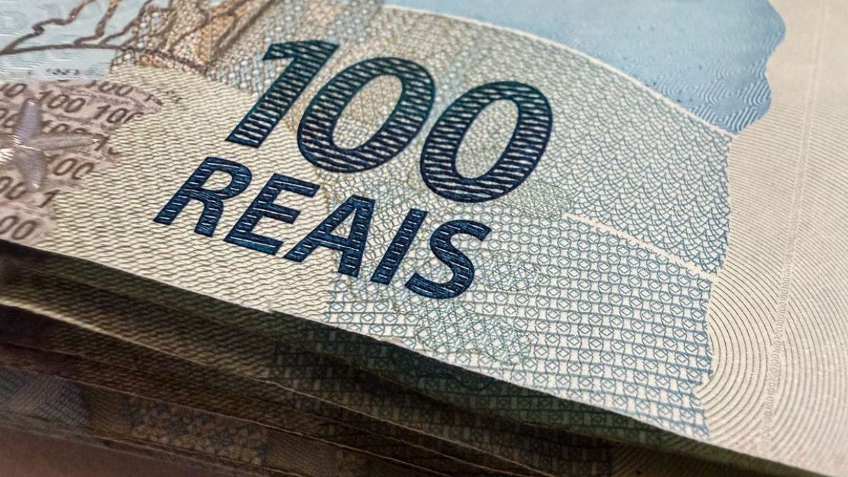 Salário mínimo de 2027: governo eleva previsão, mas aumento fica pouco acima de R$ 100
