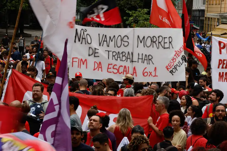 Lula ainda tenta votar fim da escala 6x1 antes da eleição e tem novo encontro com Alcolumbre